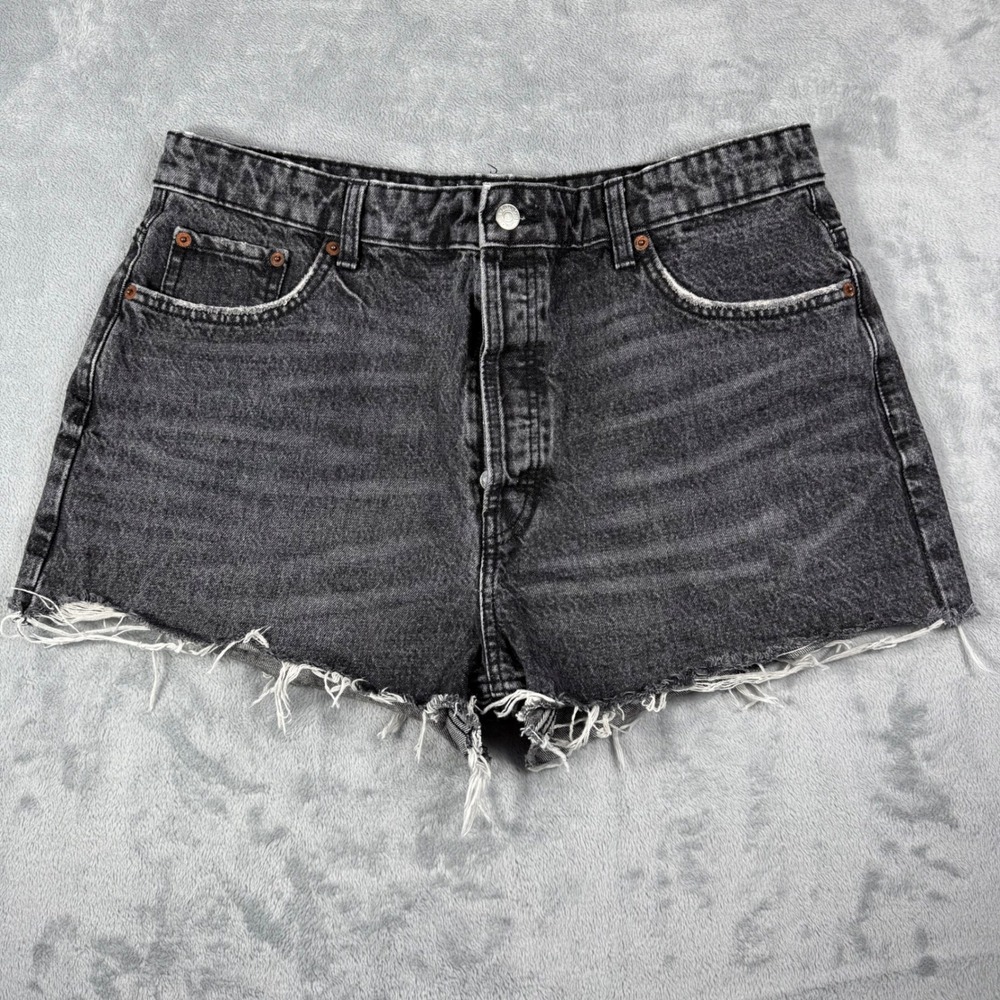 ZARA‎ Women's Black Wash Denim Shorts High Waist Distressed Hem Size 14